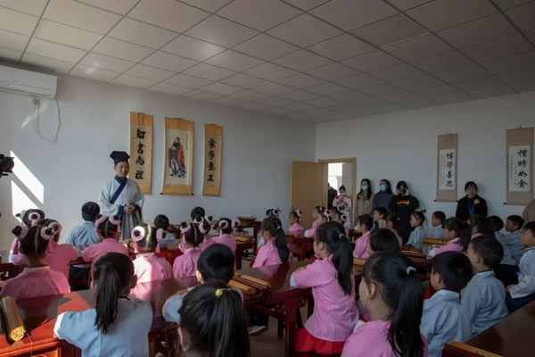 柏厨家居|海智小学“柏学堂”正式落地，“柏爱无疆”系列公益活动持续开展